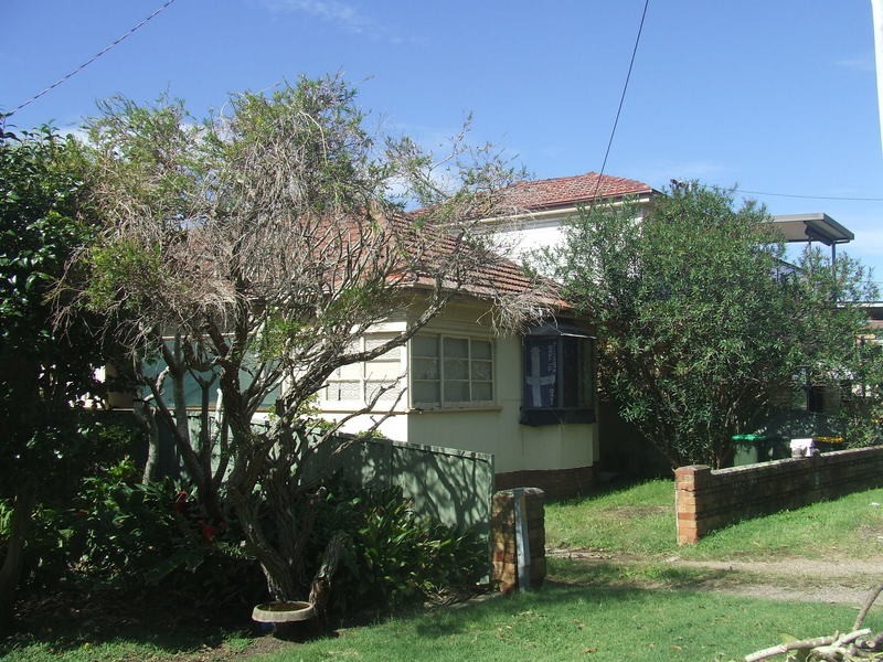 12 Park Parade, Blacksmiths NSW 2281