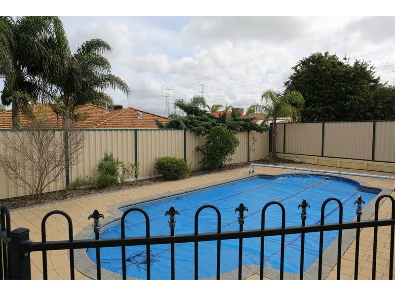 16 Ballard Mews, Success WA 6164