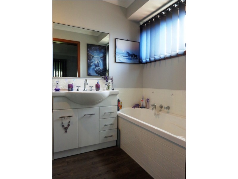 9 Boronia Street, Drouin VIC 3818