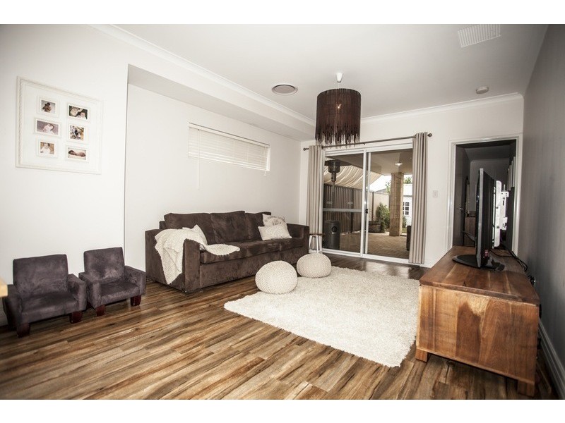 5B  Padua rd, Piara Waters WA 6112