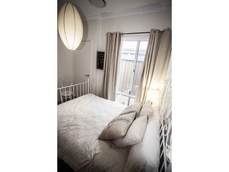 5B  Padua rd, Piara Waters WA 6112