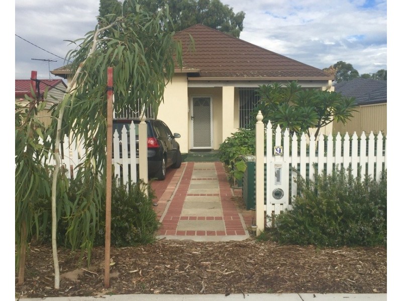 9 Edward St, Queens Park WA 6107