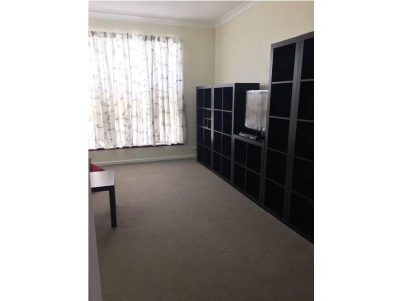 9 Edward St, Queens Park WA 6107