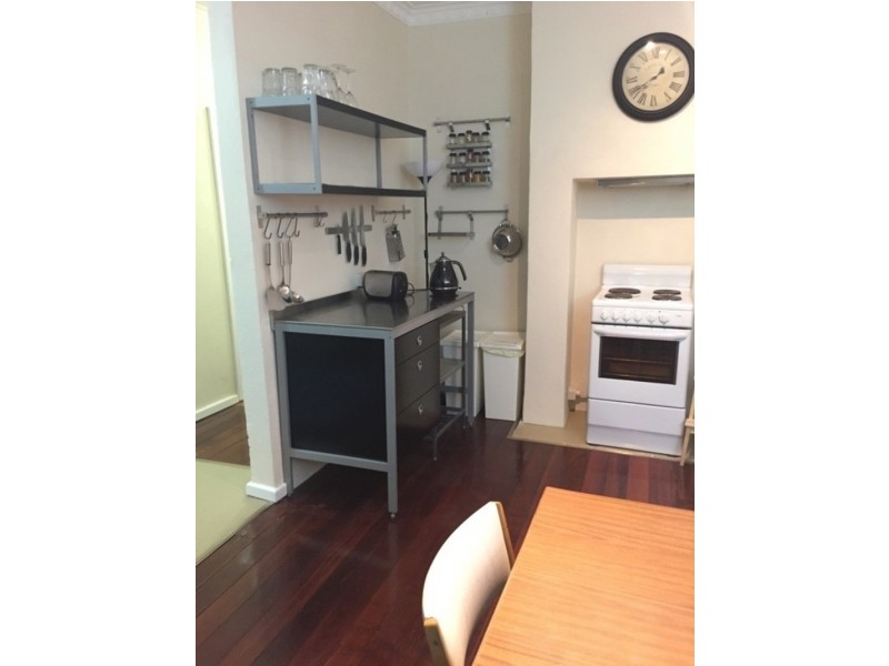 9 Edward St, Queens Park WA 6107