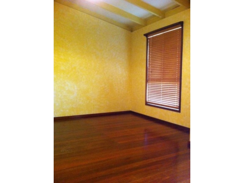 118 Station St, East Cannington WA 6107