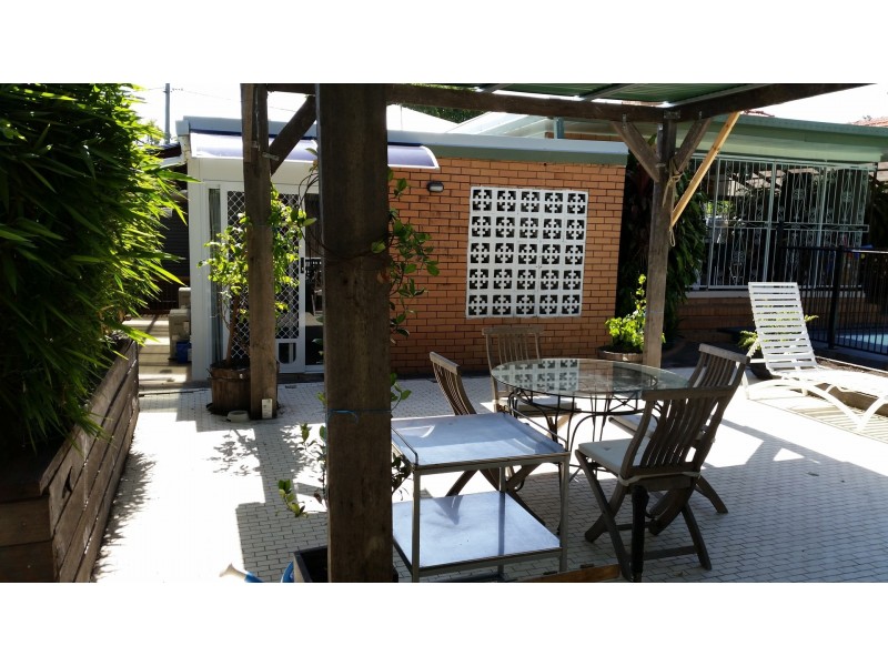 34 William Parade, Fairfield QLD 4103