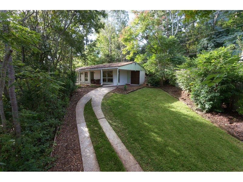 70 Dumbarton Drive, Kenmore QLD 4069