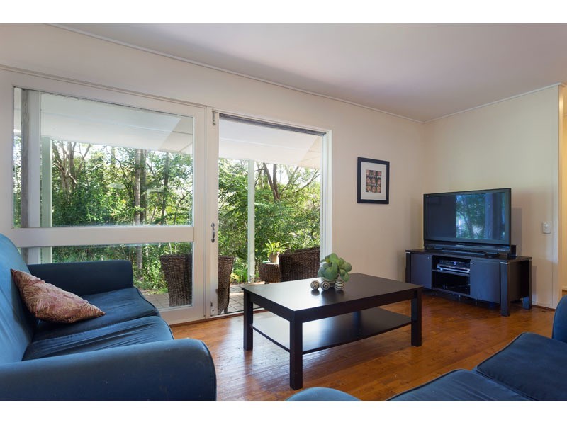 70 Dumbarton Drive, Kenmore QLD 4069