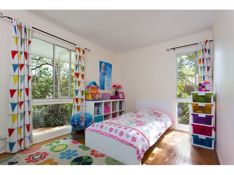 70 Dumbarton Drive, Kenmore QLD 4069