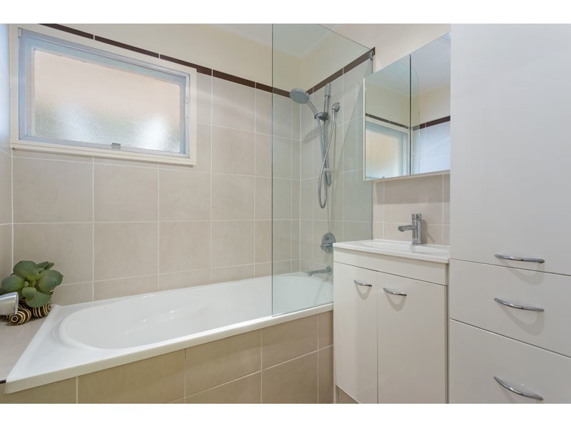 70 Dumbarton Drive, Kenmore QLD 4069