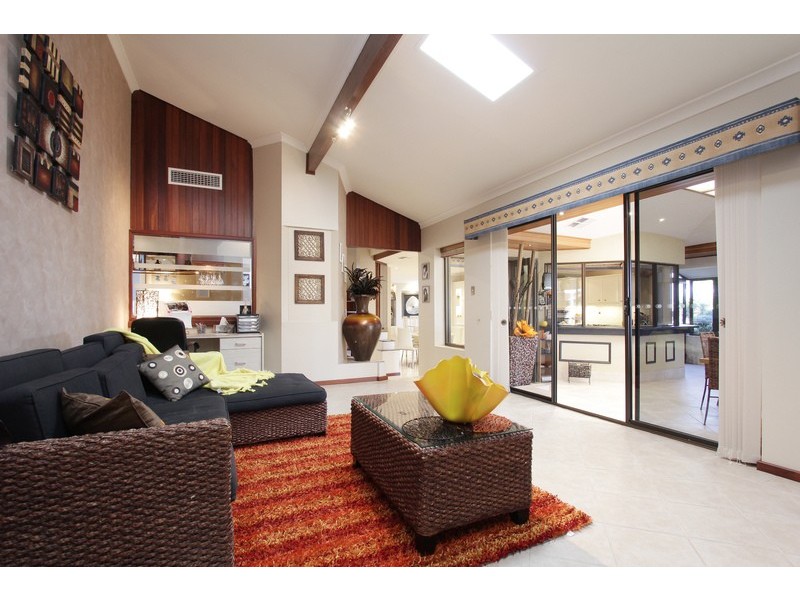 1 Baloo Grove, Kingsley WA 6026