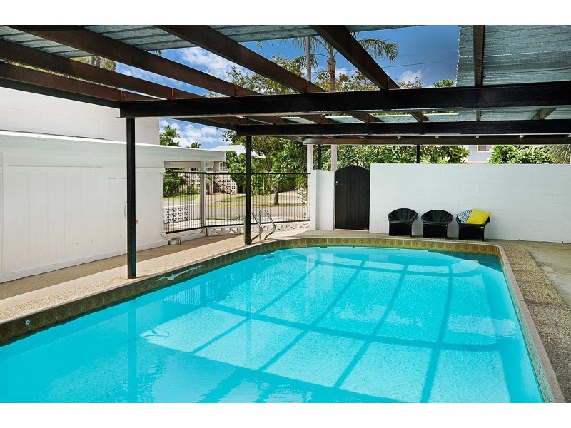 16 Stuart St, North Ward QLD 4810