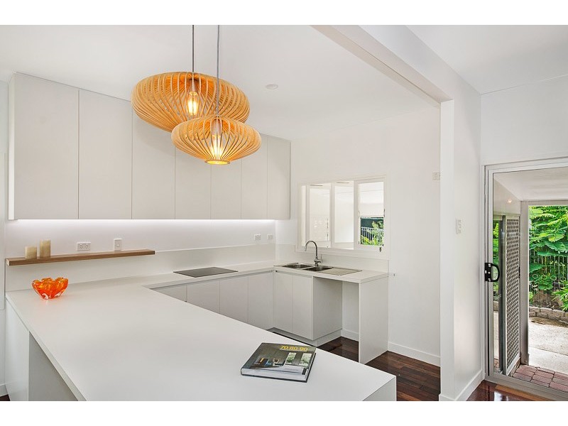 16 Stuart St, North Ward QLD 4810