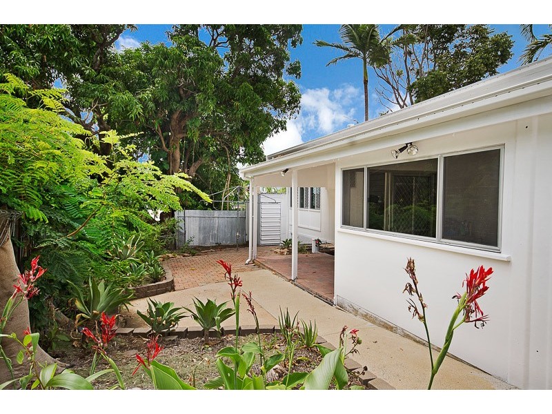 16 Stuart St, North Ward QLD 4810