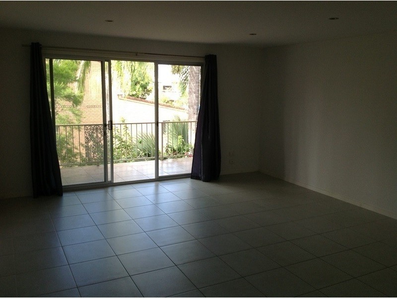 5/5 Angie Court, Mermaid Waters QLD 4218