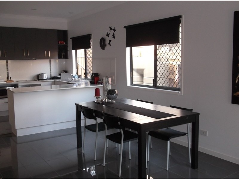 2/6 Napier Street, Carina Heights QLD 4152