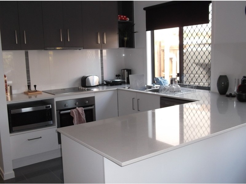 2/6 Napier Street, Carina Heights QLD 4152