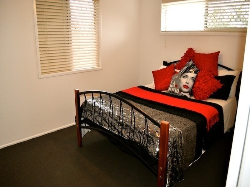 1/94 Imperial Parade, Labrador QLD 4215