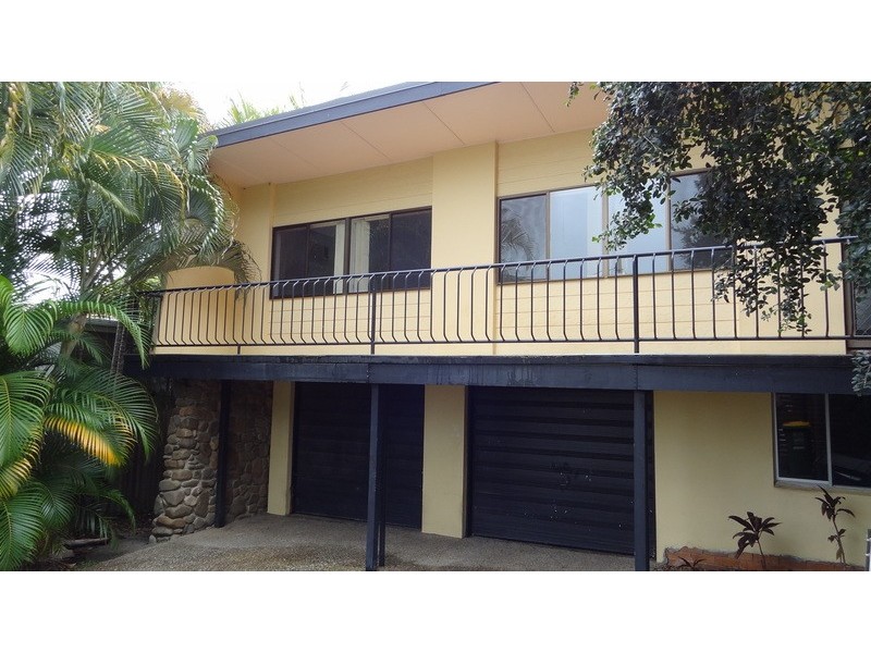 17  Chirn Crescent, Labrador QLD 4215
