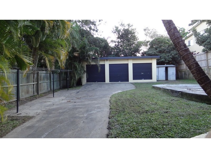17  Chirn Crescent, Labrador QLD 4215