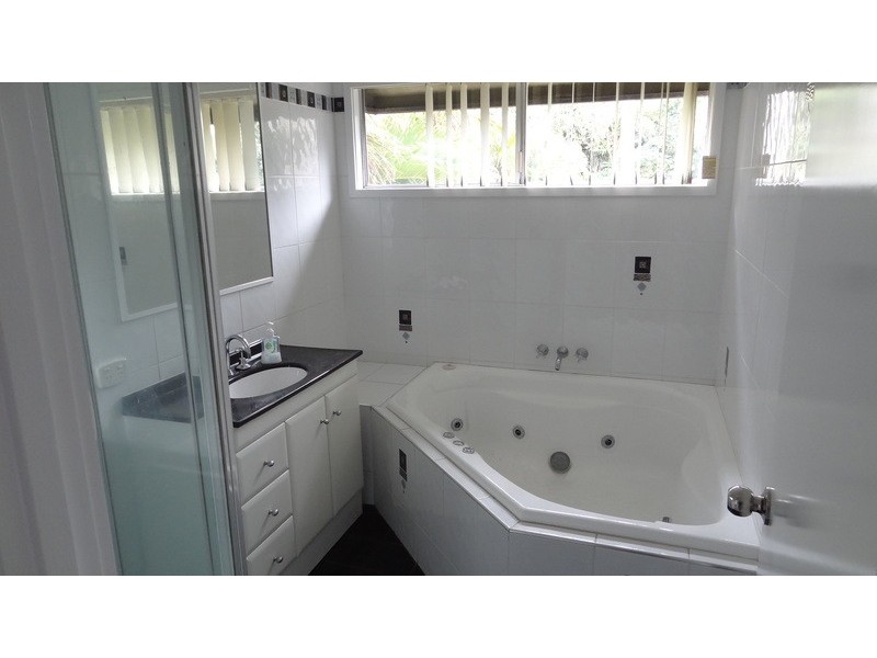17  Chirn Crescent, Labrador QLD 4215