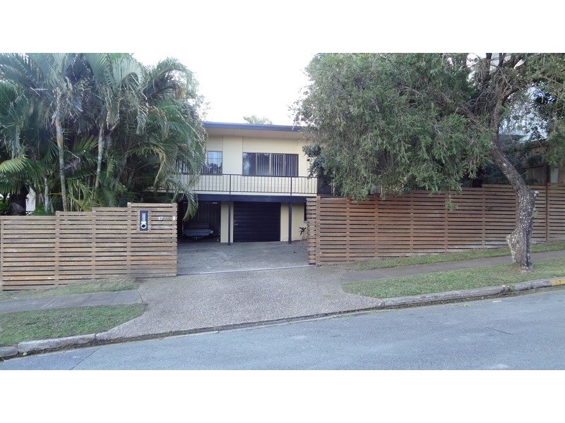 17  Chirn Crescent, Labrador QLD 4215