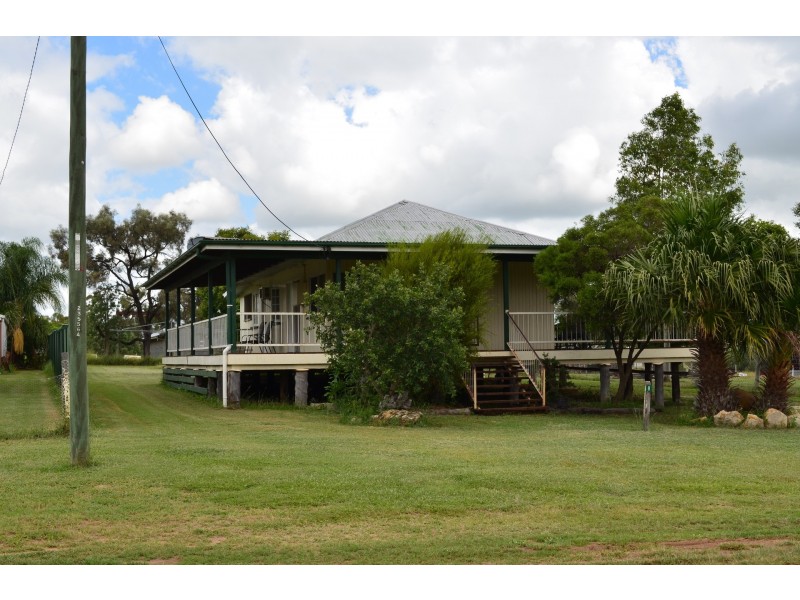 8  North Street, Taroom QLD 4420