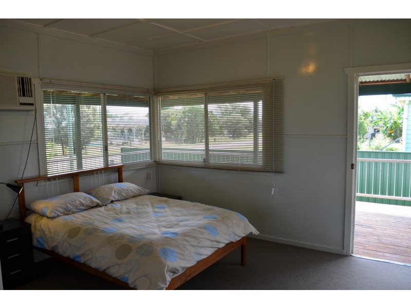 8  North Street, Taroom QLD 4420