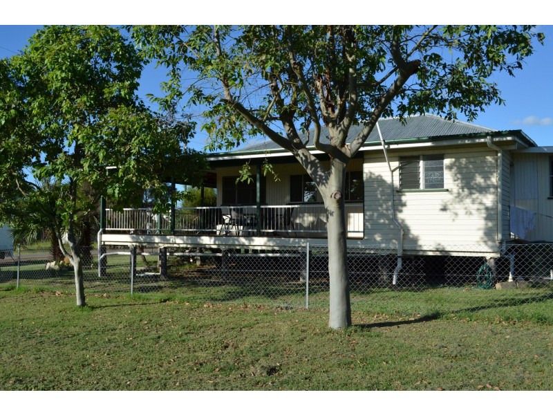 8  North Street, Taroom QLD 4420