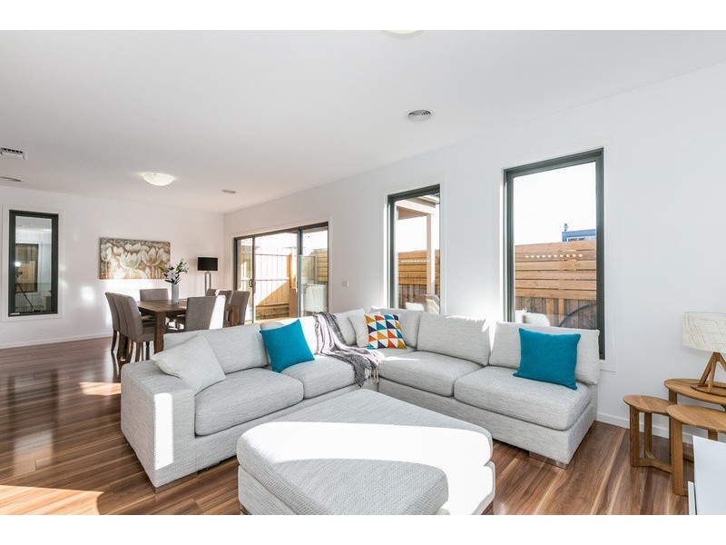 2/15 Bourbon Way, Waurn Ponds VIC 3216