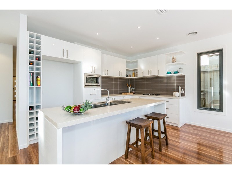 2/15 Bourbon Way, Waurn Ponds VIC 3216