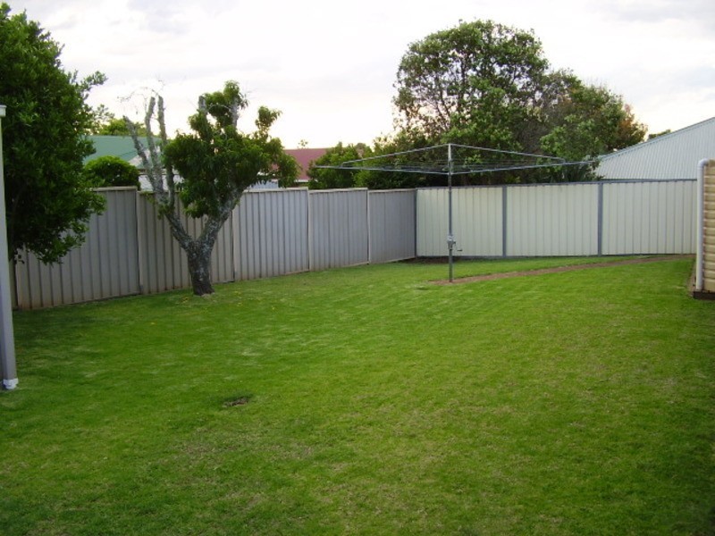 8 Dahlia Court, Middle Ridge QLD 4350