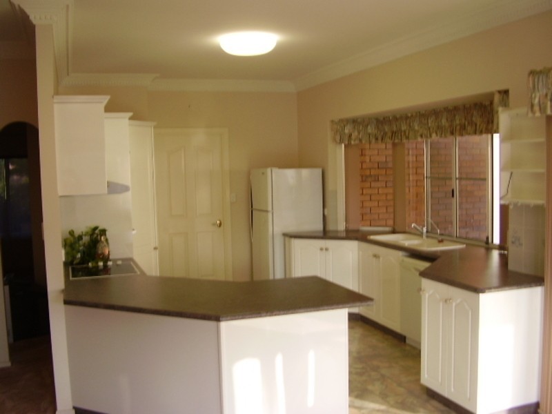 8 Dahlia Court, Middle Ridge QLD 4350