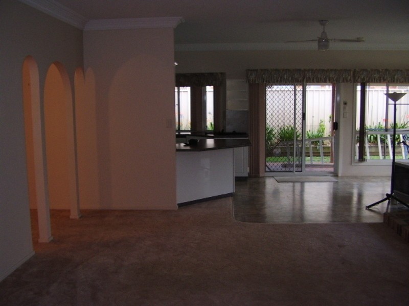 8 Dahlia Court, Middle Ridge QLD 4350