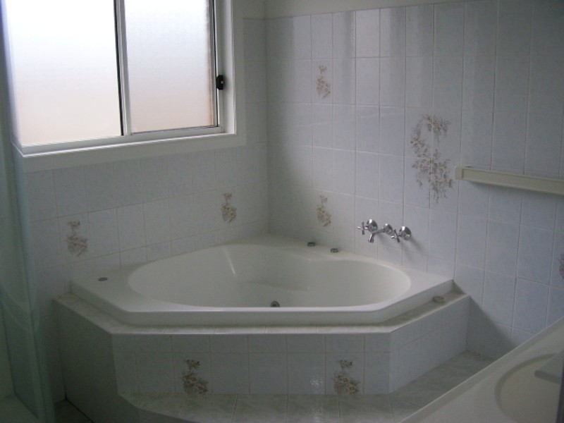 8 Dahlia Court, Middle Ridge QLD 4350