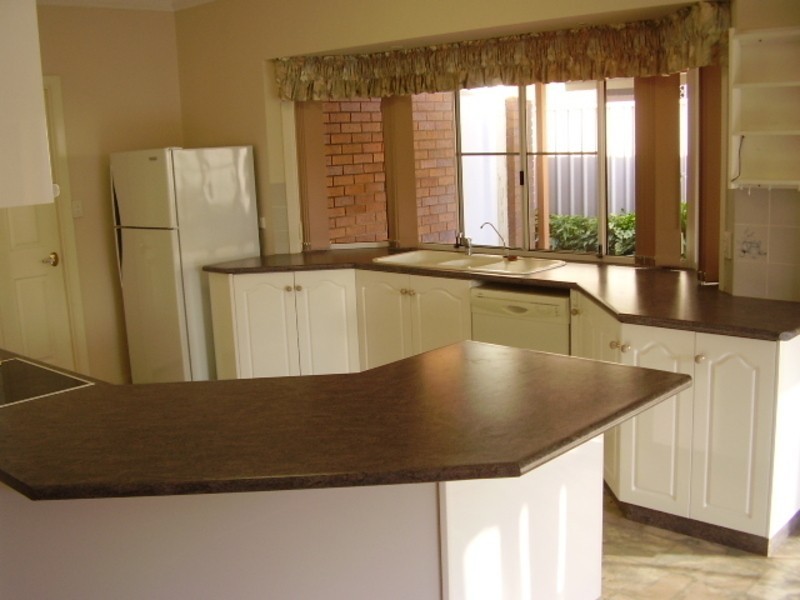 8 Dahlia Court, Middle Ridge QLD 4350