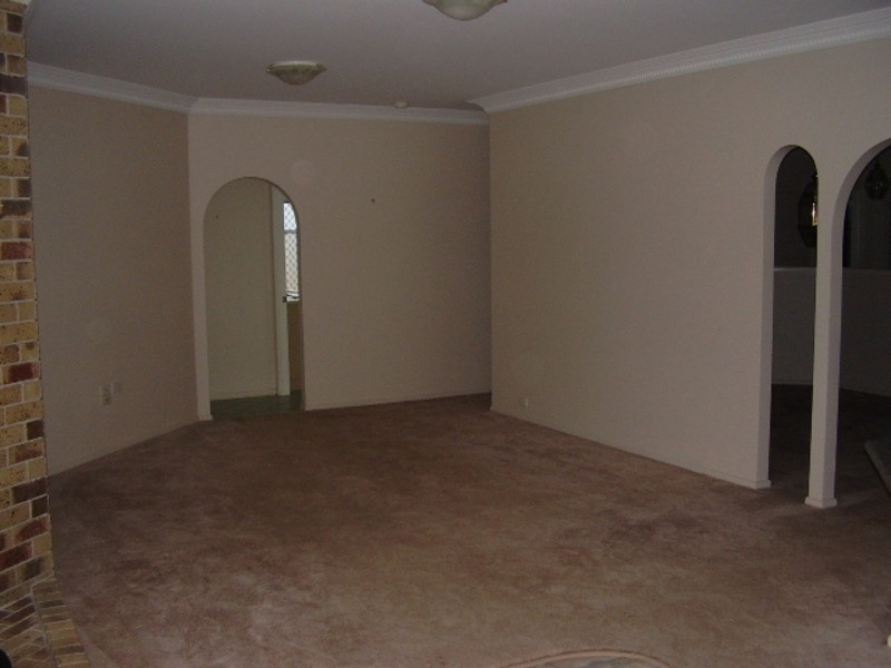 8 Dahlia Court, Middle Ridge QLD 4350