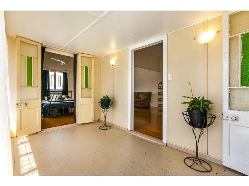 29  Edward St, Berserker QLD 4701