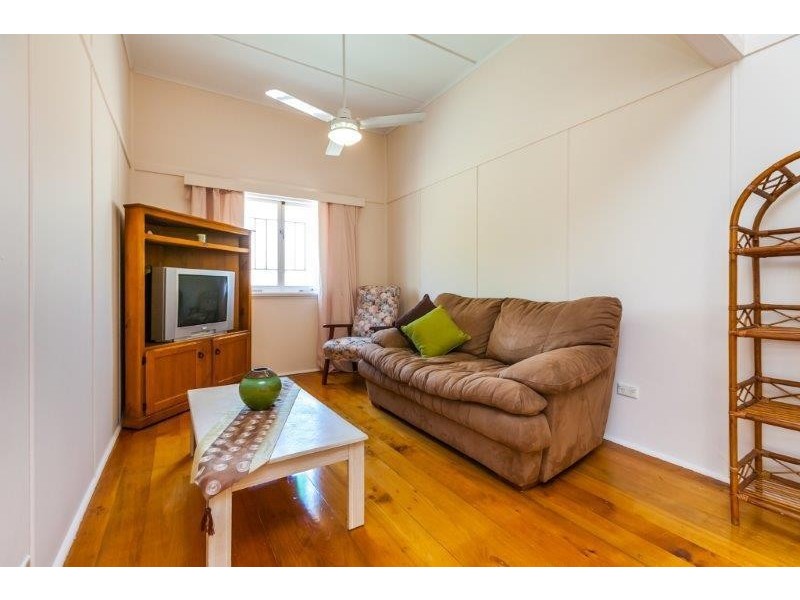 29  Edward St, Berserker QLD 4701