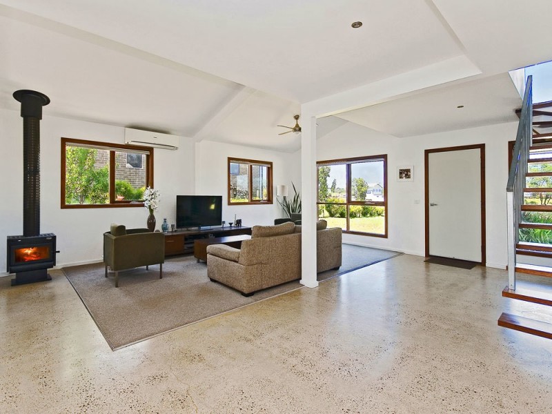 18 Falcon Grove, Metung VIC 3904