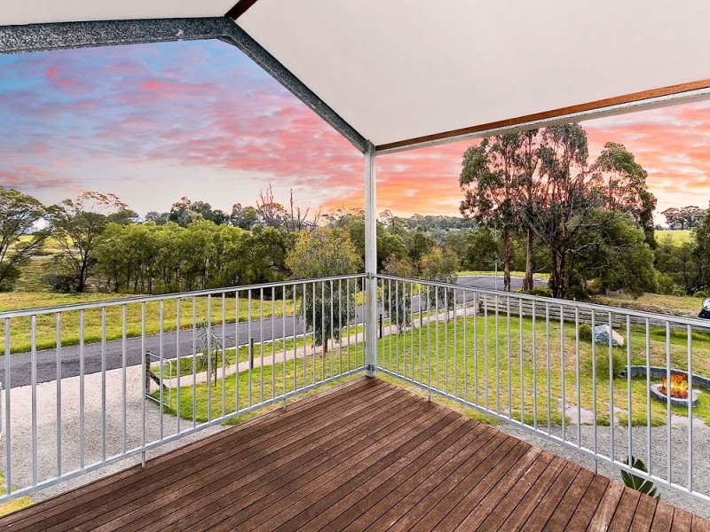 18 Falcon Grove, Metung VIC 3904