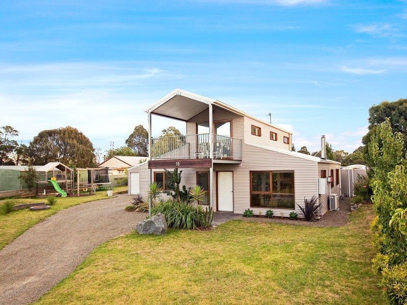 18 Falcon Grove, Metung VIC 3904