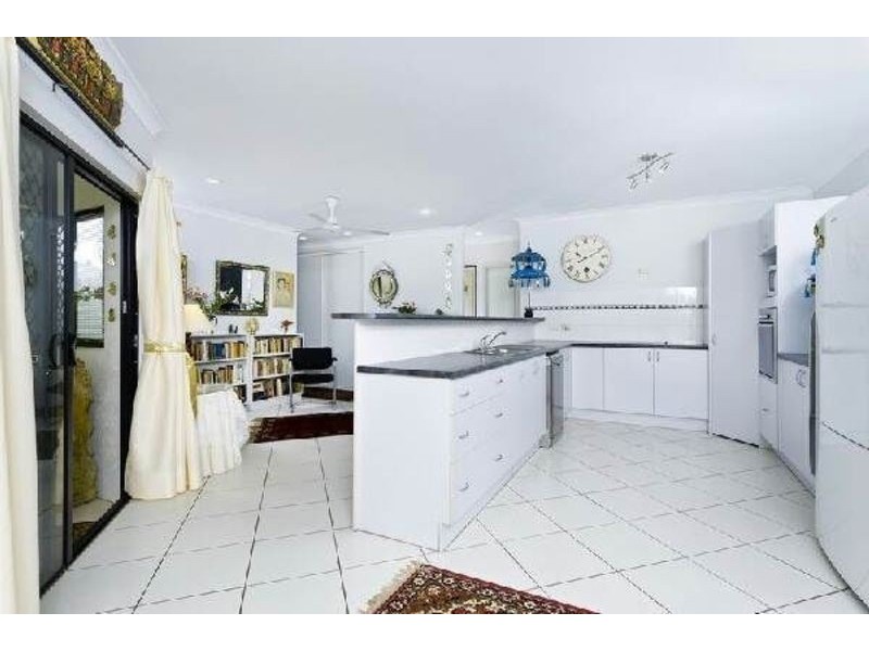 1-3 Mia St, Kewarra Beach QLD 4879