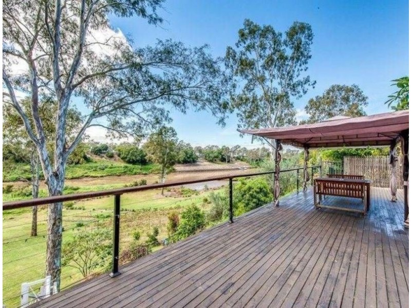 38 Islandview St, Barellan Point QLD 4306