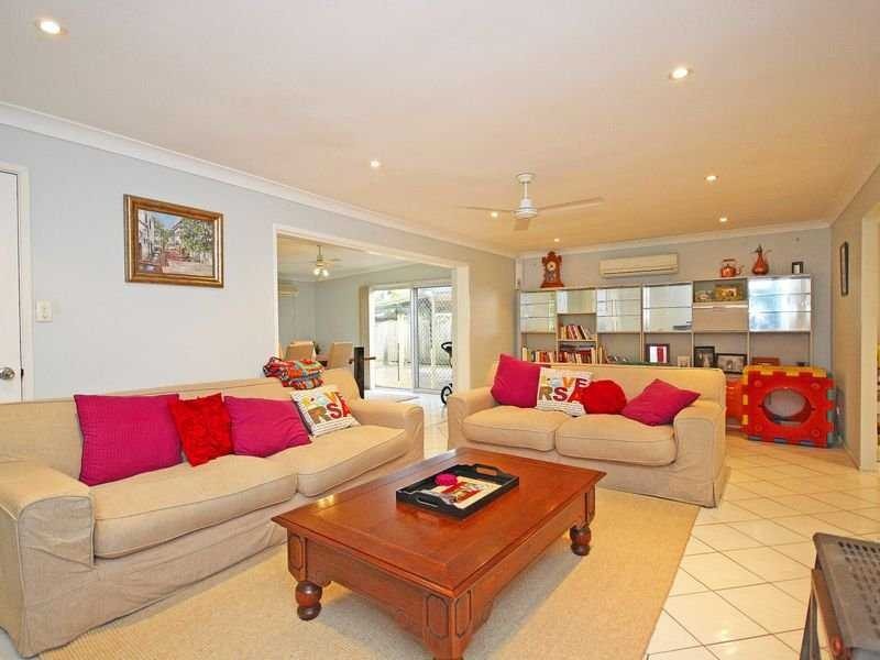 38 Islandview St, Barellan Point QLD 4306