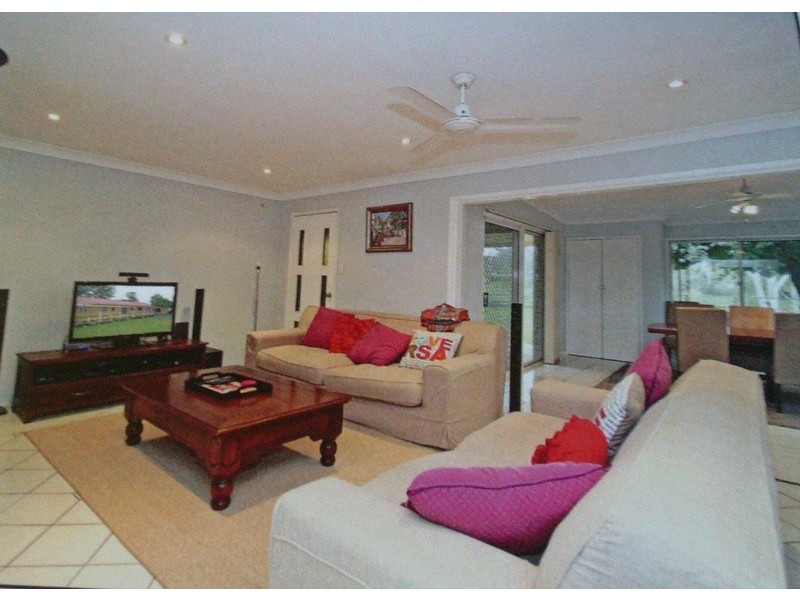 38 Islandview St, Barellan Point QLD 4306