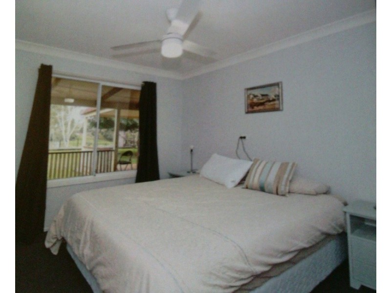 38 Islandview St, Barellan Point QLD 4306