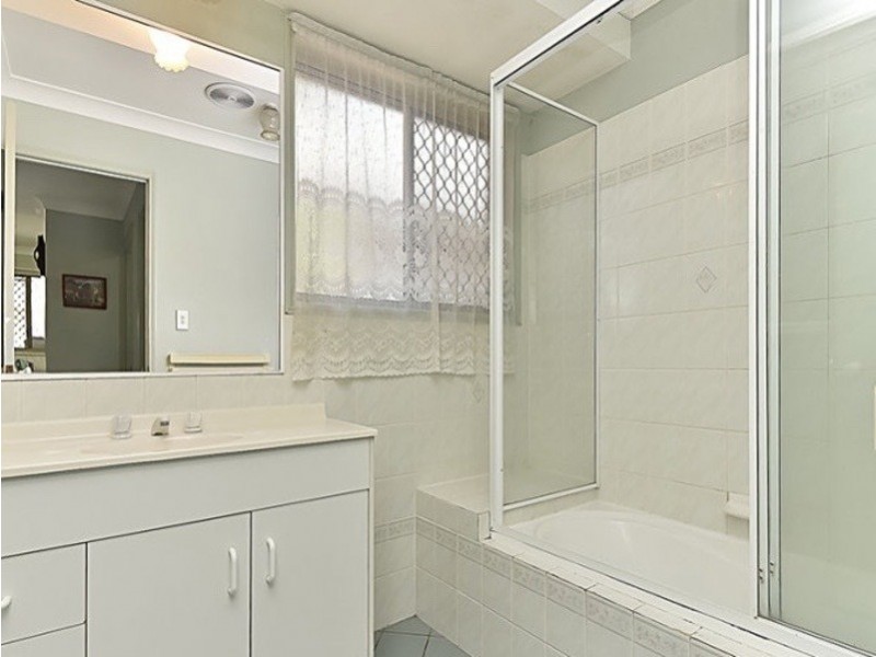 81 Gordonia Drive, Regents Park QLD 4118