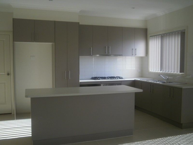 1/3 Anastasia Court, Hillside VIC 3037