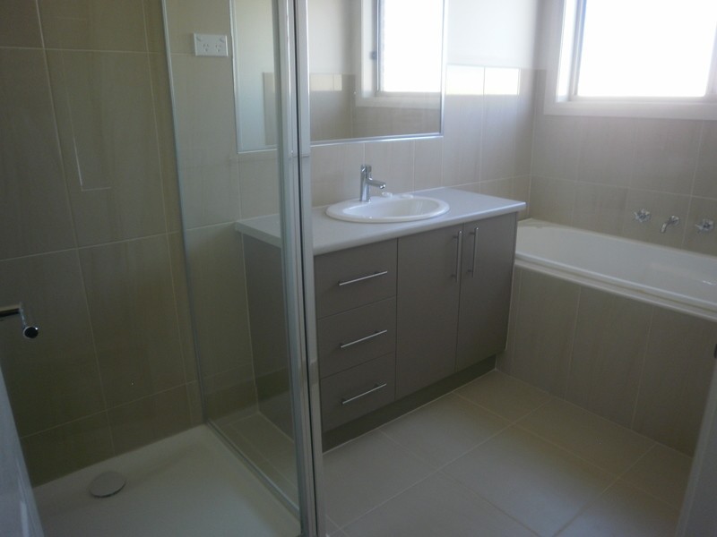 1/3 Anastasia Court, Hillside VIC 3037